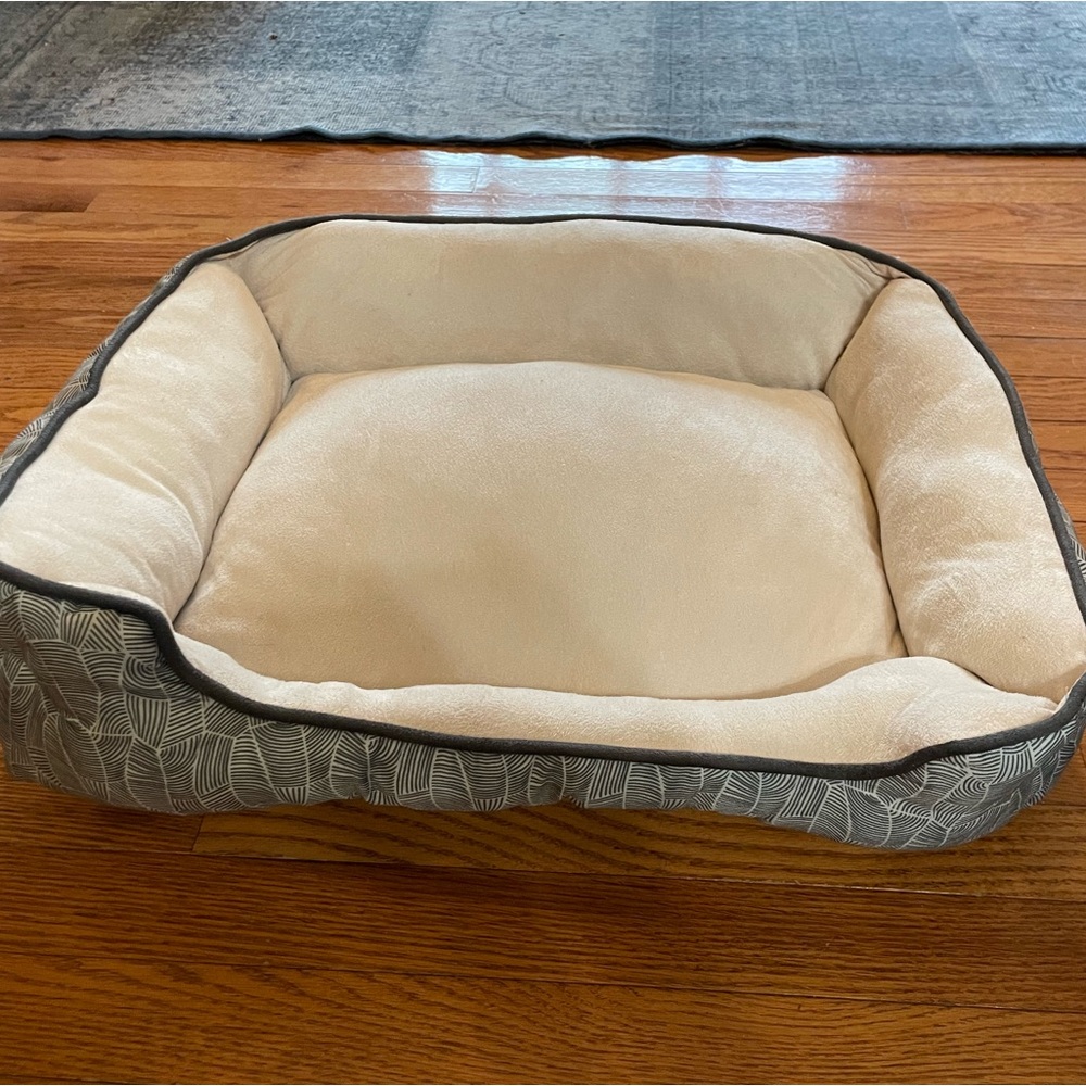 Dog Bed: Classic Puffy Pillow Pet Bed, Medium